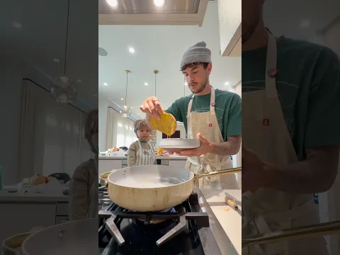Making mommy breakfast 🥞🍓🫐