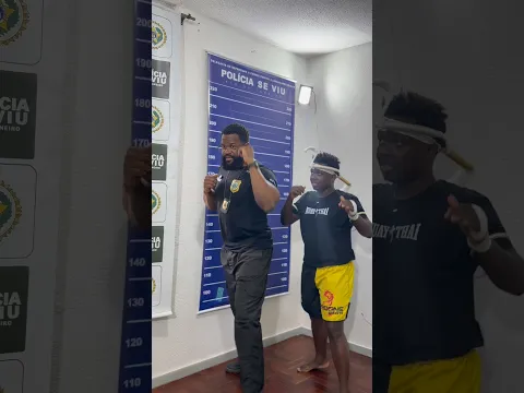 O preso aprendeu o golpe secreto do Muay thai 😳