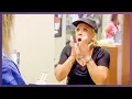 Download Lagu Theresa Caputo doet een spontane lezing in de dokterspraktijk! | Long Island Medium