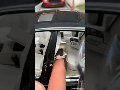 1:18 Rolls-Royce Ghost model car with many moving parts