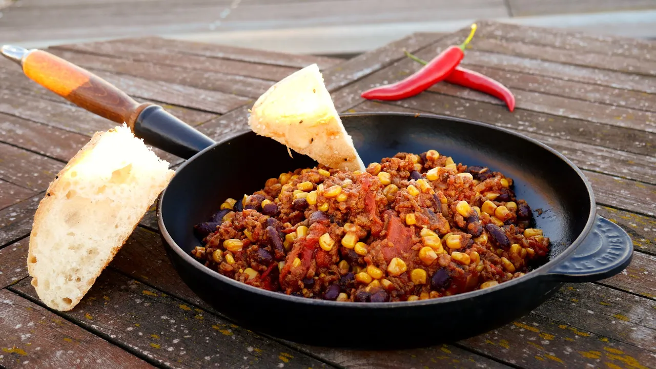 
          
          
          
            
            Chili con Carne - Wie es richtig gut wird! | Let's Cook | einfaches Rezept
          
        . 