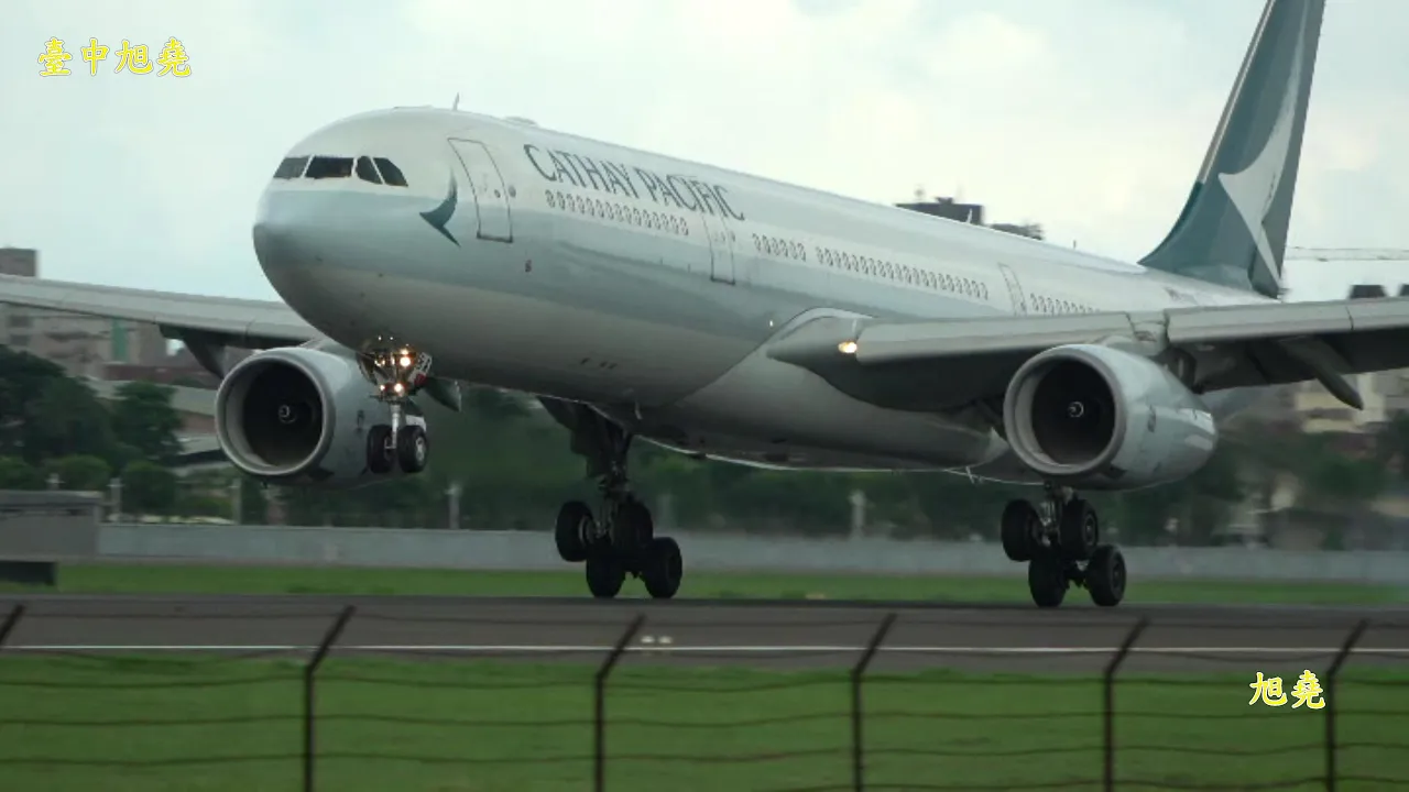 空軍一號轉場高雄飛行訓練/ 觀賞民航客機起降高雄機場.