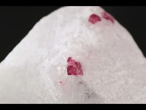 レッドスピネル(尖晶石) 母岩付42.2g｜天然石 原石 通販キラリ石