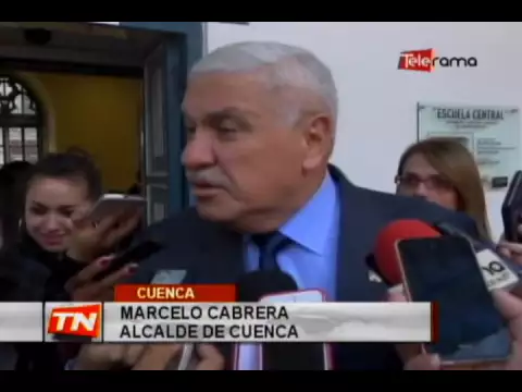 Alcalde suscribe 25 contratos para obras de pavimentación