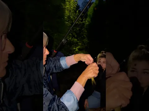 Моя дочь истребляет пираний в пруду..💁‍♀️🎣🐊