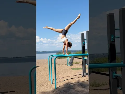 Beach Calisthenics⛱️💪🏻 #calisthenics #workout #fitnessmotivation #strongwomen