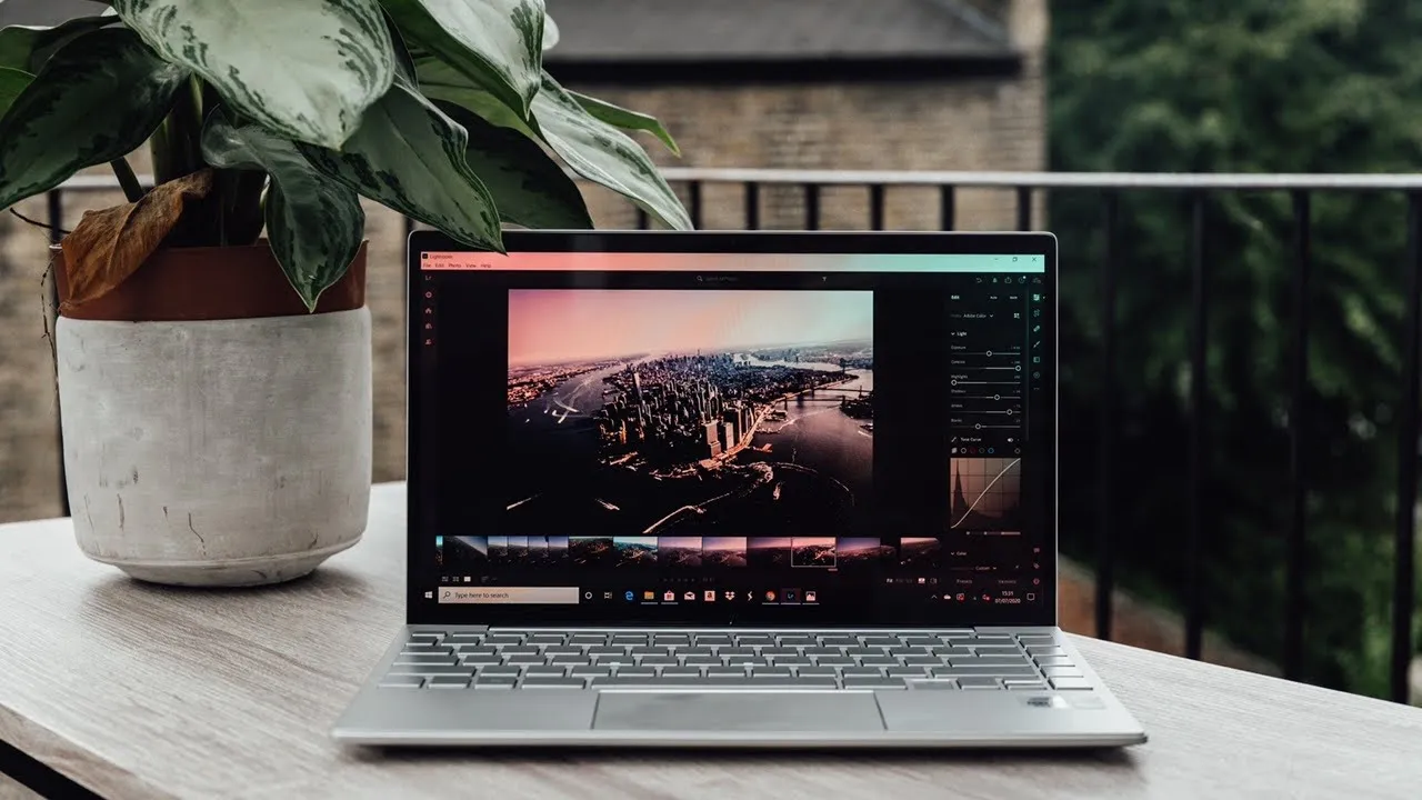Here's my review of the HP Envy 13 laptop. This is the skylake model with a QHD+ touch display. It's. 