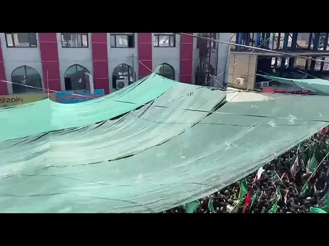 ⁣الجماهير الحسينية من كربلاء الخلود تبايع رمز الوفاء قمر بني هاشم ابي الفضل العباس (ع).