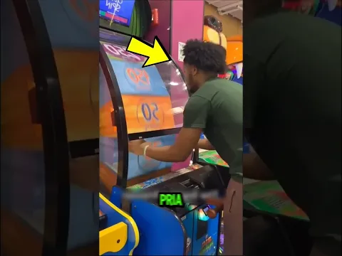 Pria ini curang saat main di mesin game‼️#shortsvideo