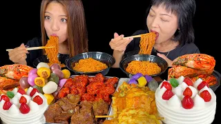 ASMR KOREAN THANKSGIVING FEAST! Spicy noodles, strawberry cream cake, spicy fried chicken 먹방