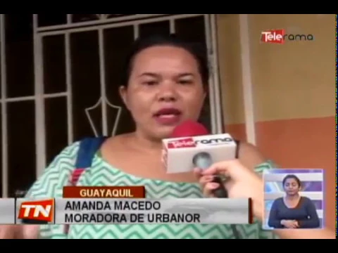 Calles inundadas y un poste caído tras fuerte lluvia