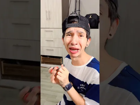 Cuando PAPÁ corta el cabello de su HIJA por primera vez y entra en crisis 😂✂️