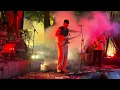 Download Lagu Und Bodevan - Glossy Legs (Live at Berkala Coffee, Jakarta 6/7/2025)