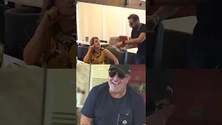 بتحد اك ما تضحك 