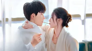 بنت جميله بتوقع في حب شاب اصغر منها وبتقرر تطارده فكل مكان عشان يحبها ويتجوزها ملخص مسلسل كامل 