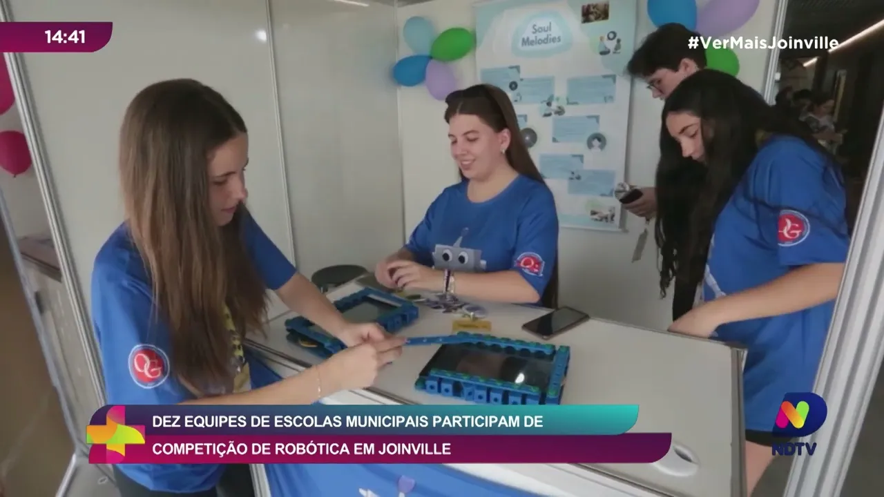 Dez equipes de escolas municipais participam de competição de robótica em Joinville