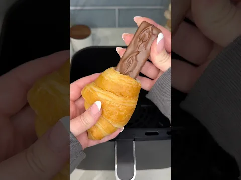 viral snickers croissant recipe π«#recipe #chocolate #baking #candy #shorts #food #dessert #snickers