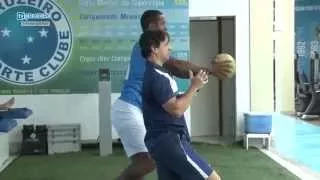 VÍDEO: Clube é referência na prevenção e cura de lesões. Quase de volta, Dedé elogia