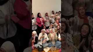 في احساس ماليني وفي ودموع في عيني 