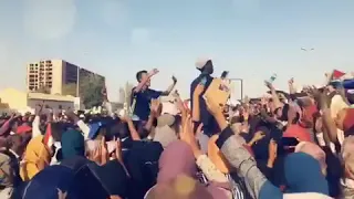 جياشة جياشة اوب على انا جياشة والجيش نقلو فتاشة اوب علينا 