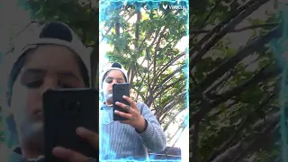 الزلمة يحكي معي عشان اخبط على ثمه 