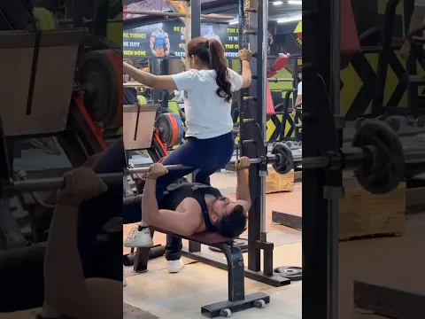 लड़की को ही उठा लिया 🤣 #youtubeshorts #aakashmrothiya #motivation #gymworkout #trending