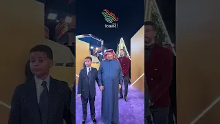 فنان العرب محمد عبده مع ابنه في حفل Joy Awards في الرياض 