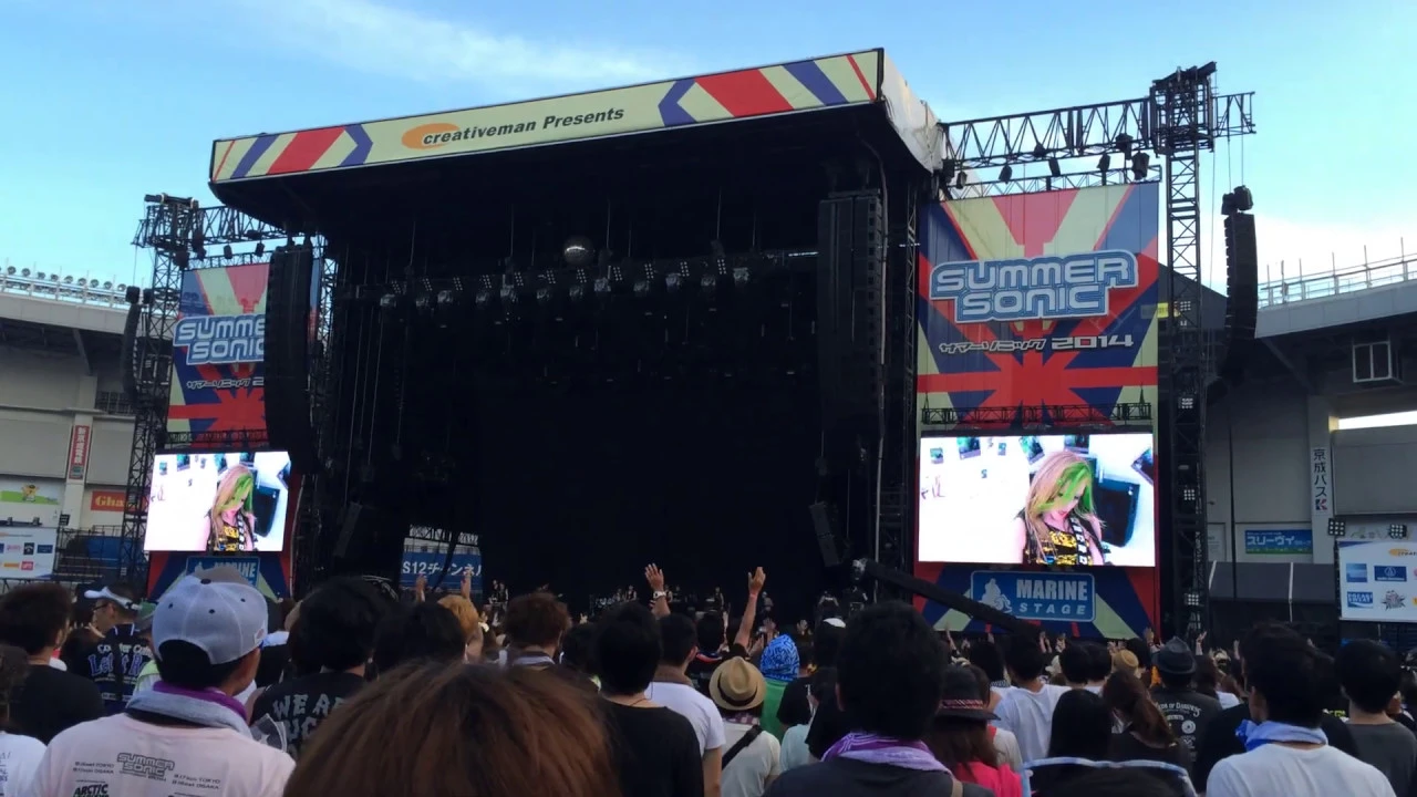 Hello Kitty - Avril Lavigne SummerSonic14 Live Japan