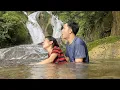 girl goes to see waterfall to meet her lover again. Ly thì trang hg