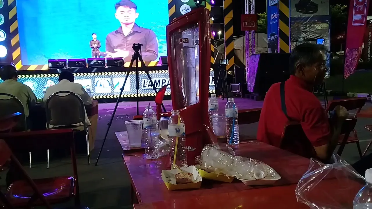 เพลง ไม่อยากให้เธอลำบากใจ ของฟอร์ด น้องภูมิ ลำปาง 2 เพลง ไม่อยากให้เธอลำบากใจ ของฟอร์ด น้องภูมิ ลำปาง 2