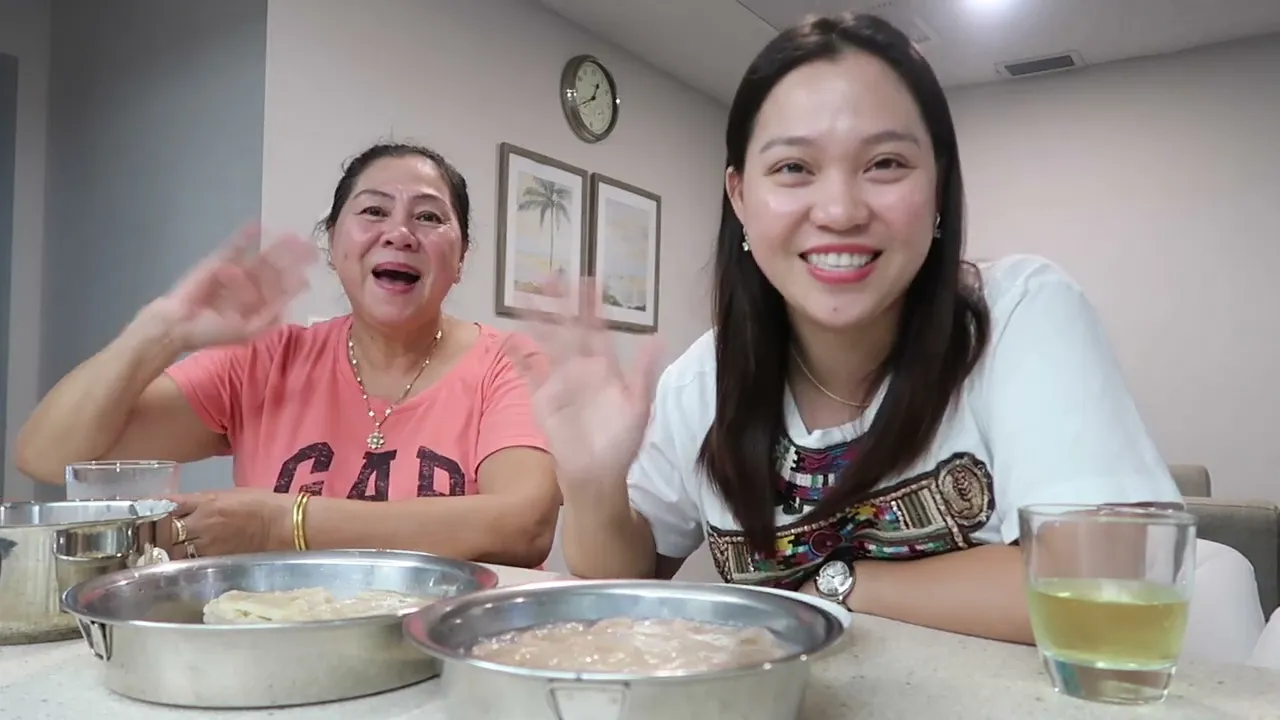 MẸ NẤU BÁNH CHUỐI HẤP NƯỚC CỐT DỪA BẰNG DỪA LƯỢM ĐƯỢC BÊN NHÀ HÀNG XÓM MỸ