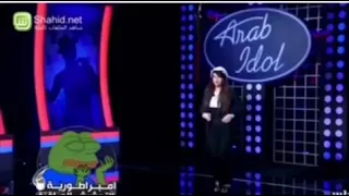 فتاة اماراتية تغني فوق النخل فوق وتكول كويتية يخرب ضحك 