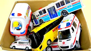 救急車とバスのミニカーが一気に走る！緊急走行テスト！サイレン鳴らす