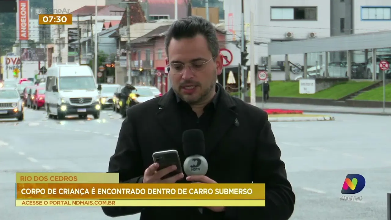 Corpo de menina de 6 anos é encontrado dentro de carro submerso, em Rio dos Cedros