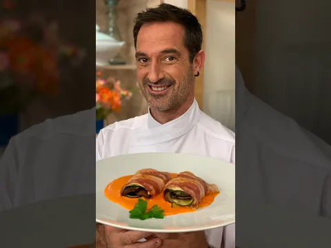 Rollitos de pollo y bacon con salsa de pimientos | Plato FÁCIL y lleno de sabor