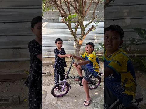 Rebutan speda #funny #kreatif #comedy