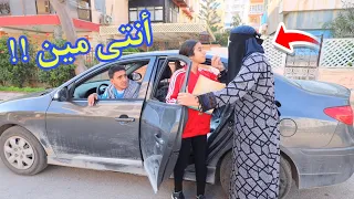 بنت صغيرة تجرى من منقبة   شوف حصل أية    دندنها