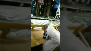 لما تكون قاعد في فرح بنت عمك اللي مرضوش يدهالك وتاجي اغنية ليه بنت عمي خدوها اغراب دندنها