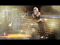 Download Lagu Miley Cyrus  - We Will Rock You / Don't Stop Me Now  ( Final Four NCAA)