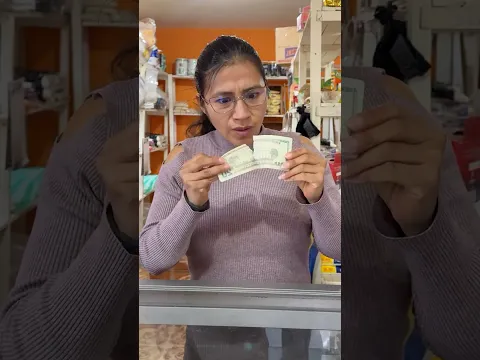 Intentaron pagarle con un billete ROTO... ¡y miren cómo terminó! 😂💸 #humor #comedia