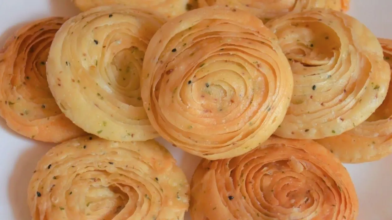 😋 गेहूं के आटे से बनाये इतनी परतदार खस्ता निमकीन,  Diwali Snacks recipe