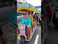 Lagu Polisi Gak Berdaya! Nenek-Nenek Naik Odong-Odong di Tengah Lalu Lintas! #shortsviral