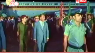 بوضوح   لحظة وصول  الزعيم الراحل انور السادات الى  إس  رائ  يل دندنها