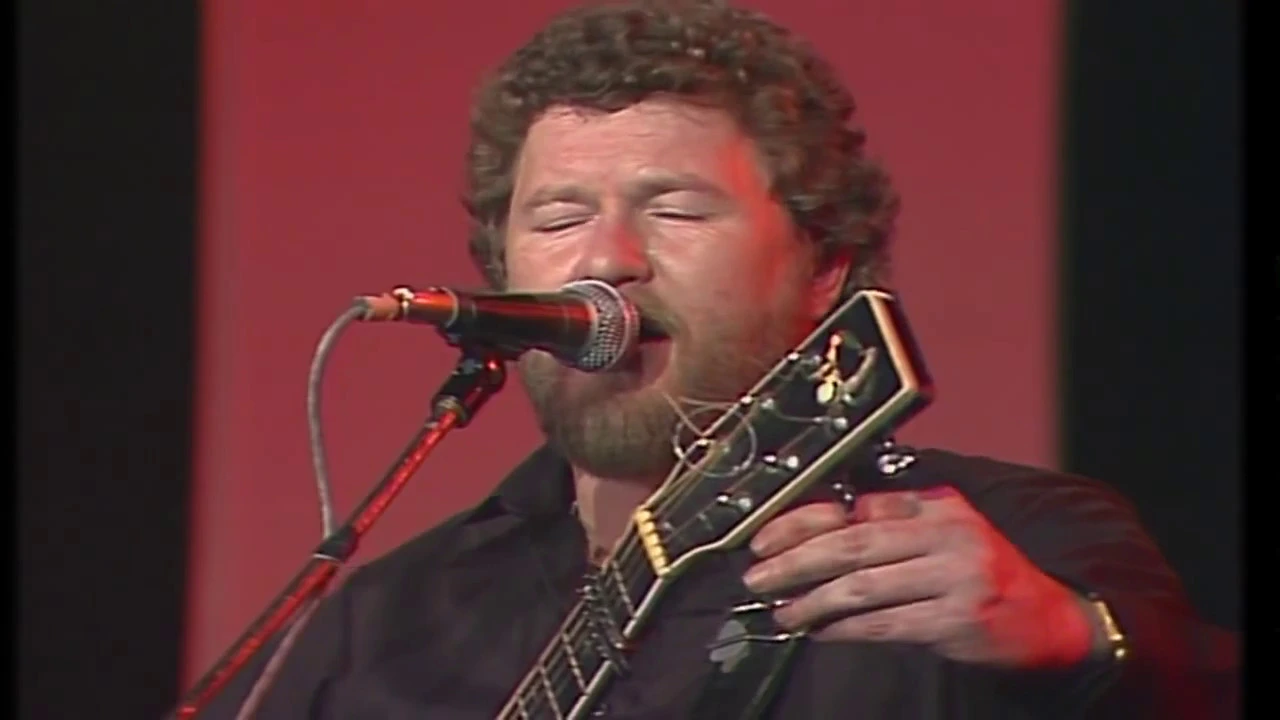 Carrickfergus - The Dubliners & Jim McCann (Live at the National Stadium, Dublin) Carrickfergus - The Dubliners & Jim McCann (Live at the National Stadium, Dublin)