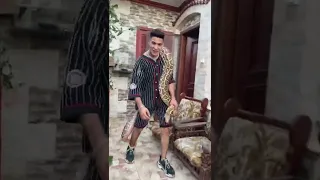 ثعباني العملاق لف علي رجلي وعصرها غدر الثعابين 