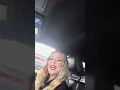 Mujer hermosa cantando cabron yo puedo