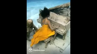 Playing the piano under water #diving #sailing #catamaran @AndreMusgrove