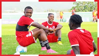 BAADA YA MAZOEZI WACHEZAJI WETU HUWA WANAFANYA NINI MPANZU AGEUKA KIPA WA MCHONGO  BAADA YA MAZOEZI WACHEZAJI WETU HUWA WANAFANYA NINI MPANZU AGEUKA KIPA WA MCHONGO