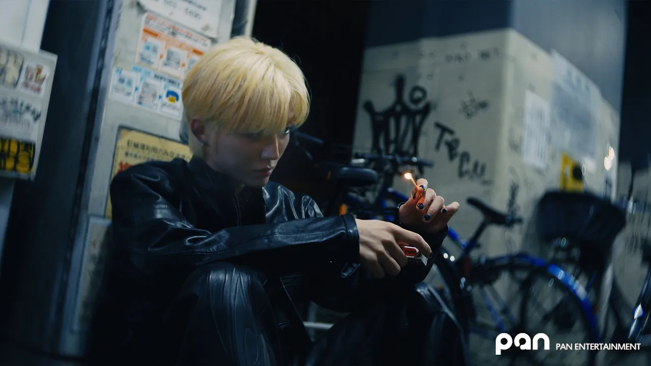 Junk Loveの公式MVサムネイル