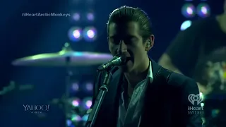 arctic monkeys i wanna be yours live 